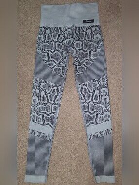 Patterned Snake-Print Leggings in Light Gray and Black